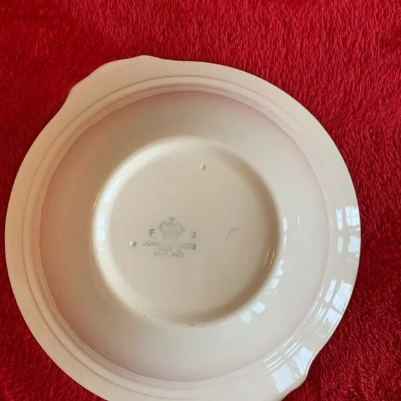 Vintage Johnson’s Bros Covered Vegetable Dish - Picture 5 of 11